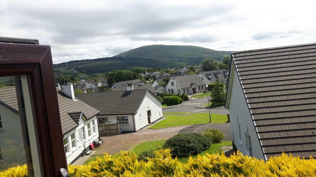 J And J Guest House Ballycastle Exteriér fotografie